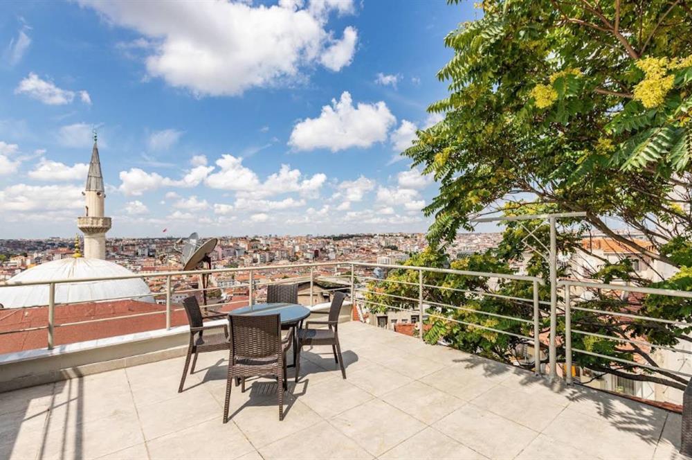 BEYOĞLUNDA TURİSTİK LOKASYONDA SATILIK 2 KOMPLE BİNA
