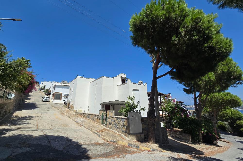 Gündoğan Denizatı Sitesi'nde Deniz Manzaralı 3+1 Tripleks Villa