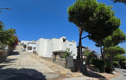 Gündoğan Denizatı Sitesi'nde Deniz Manzaralı 3+1 Tripleks Villa