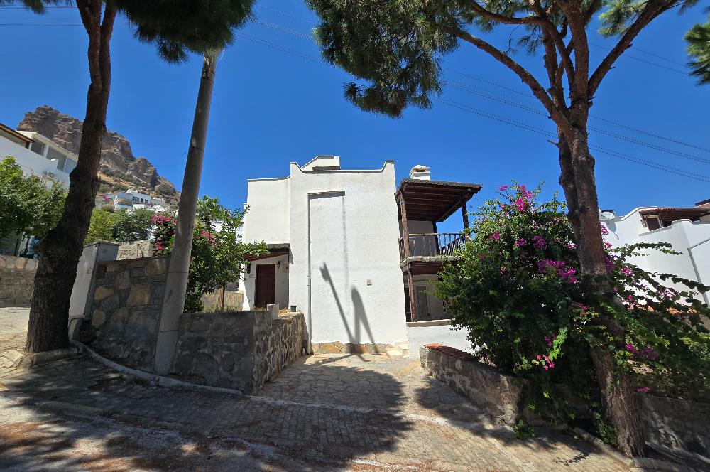 Gündoğan Denizatı Sitesi'nde Deniz Manzaralı 3+1 Tripleks Villa