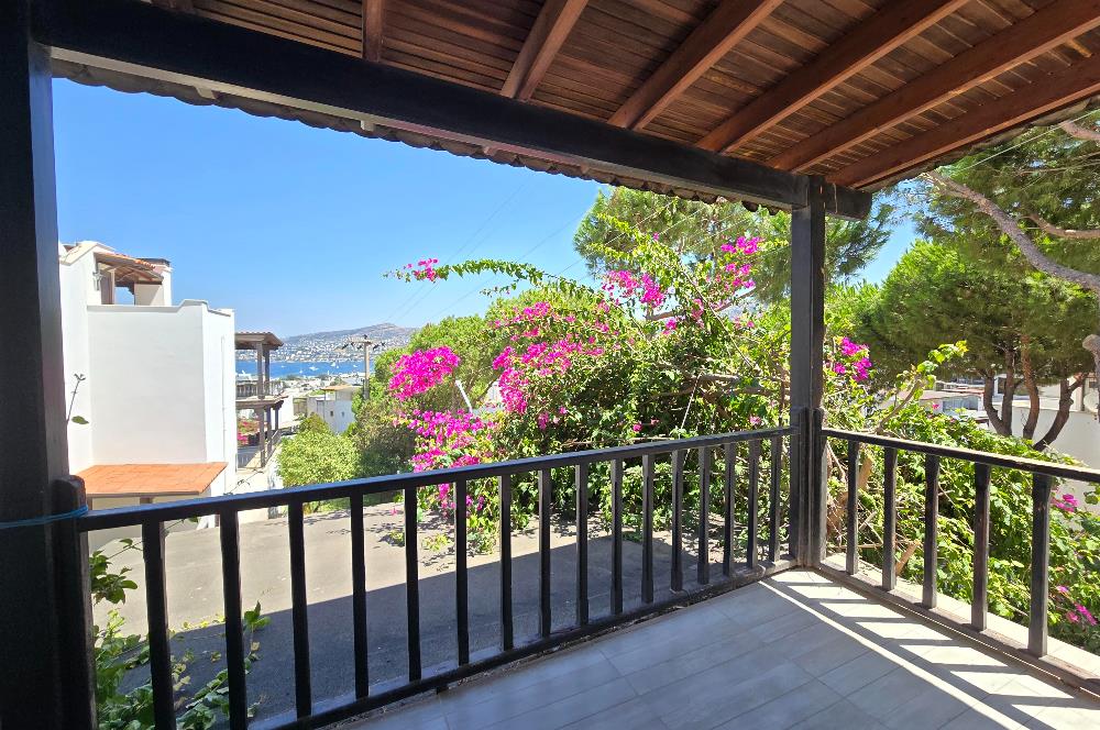 Gündoğan Denizatı Sitesi'nde Deniz Manzaralı 3+1 Tripleks Villa