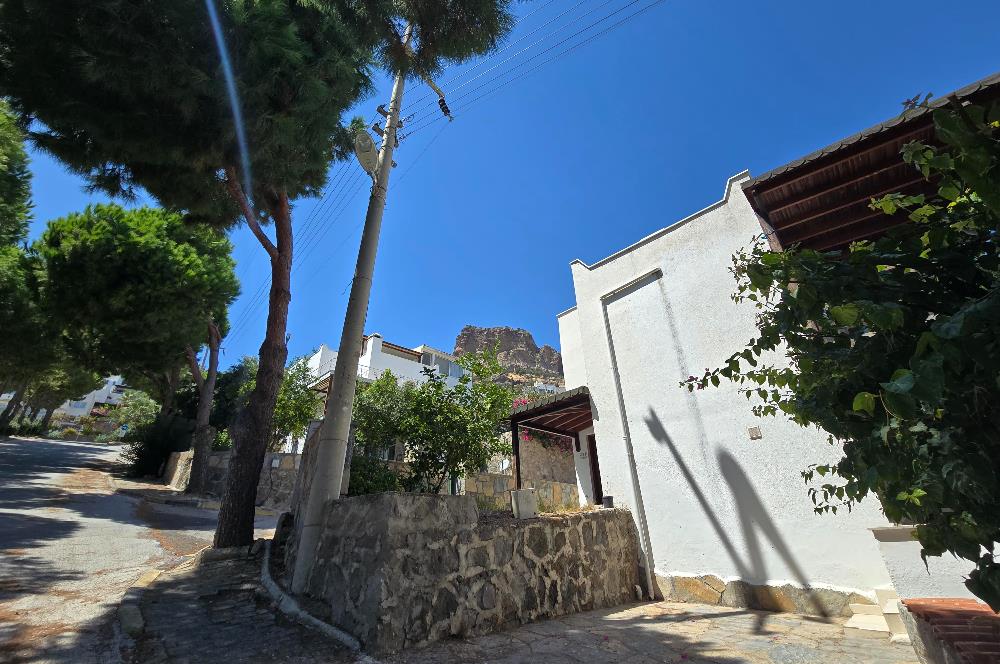Gündoğan Denizatı Sitesi'nde Deniz Manzaralı 3+1 Tripleks Villa