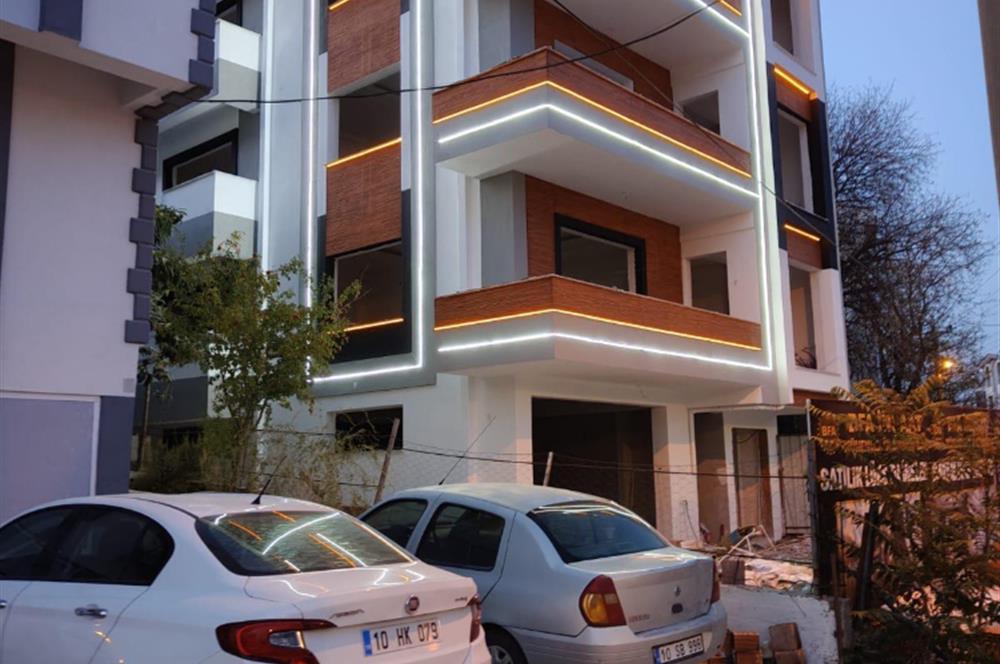 CENTURY21 BAL ÇAKMAK CADDESİNDE ÖNÜ KAPATILABİLİR SATILIK DÜKKAN