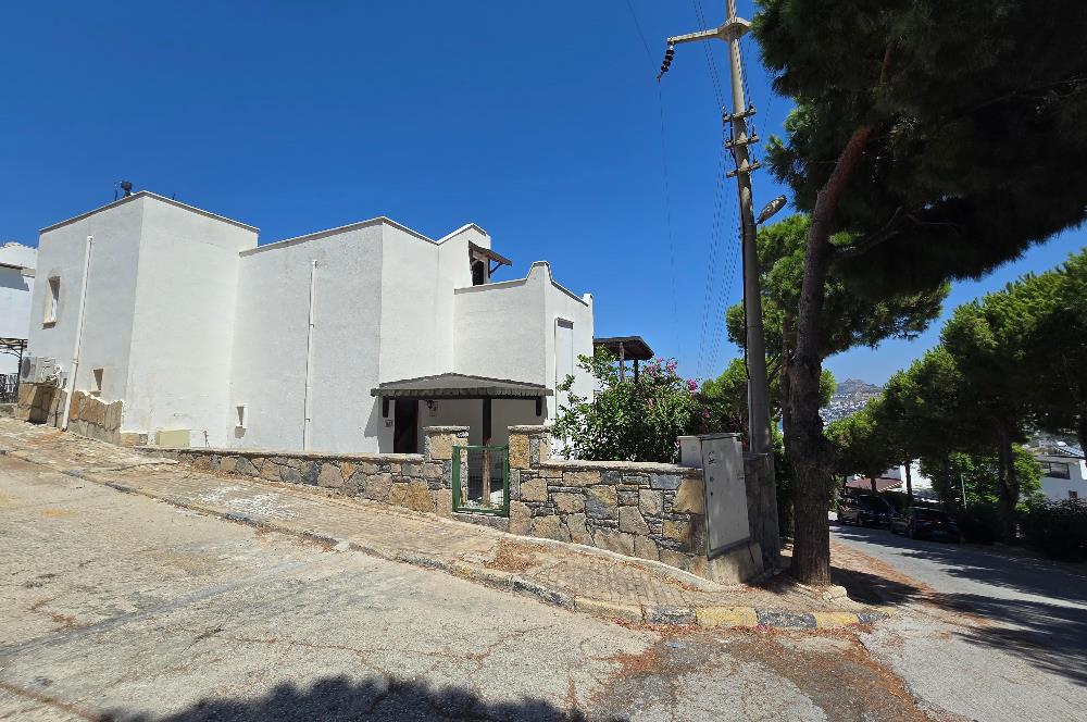 Gündoğan Denizatı Sitesi'nde Deniz Manzaralı 3+1 Tripleks Villa