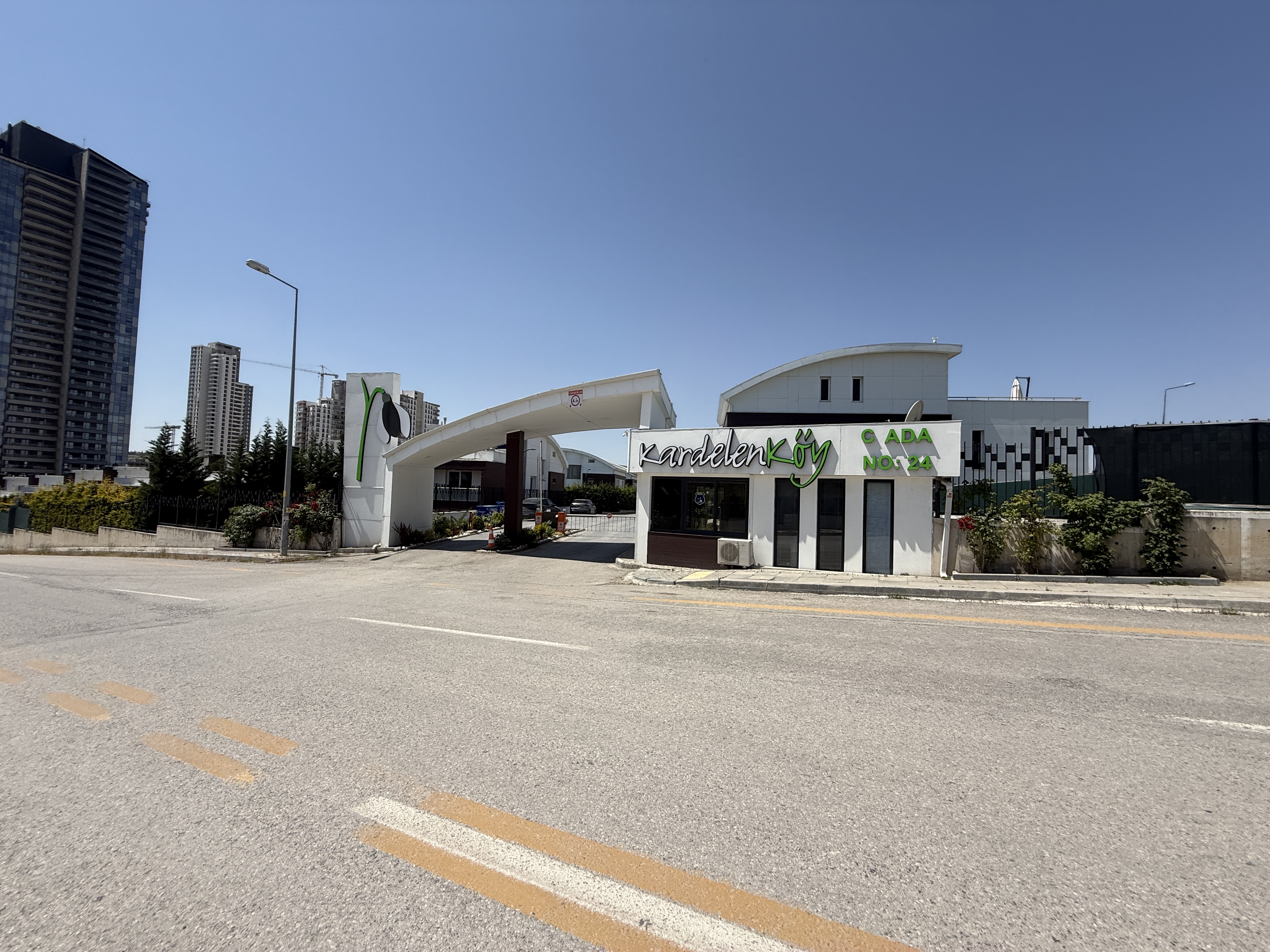ALACAATLI KARDELENKÖY EVLERİN'DE SATILIK 7+2 VİLLA