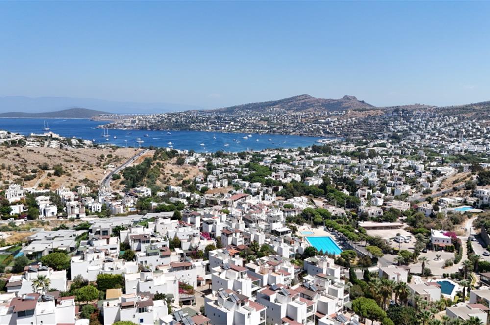 Gündoğan Denizatı Sitesi'nde Deniz Manzaralı 3+1 Tripleks Villa