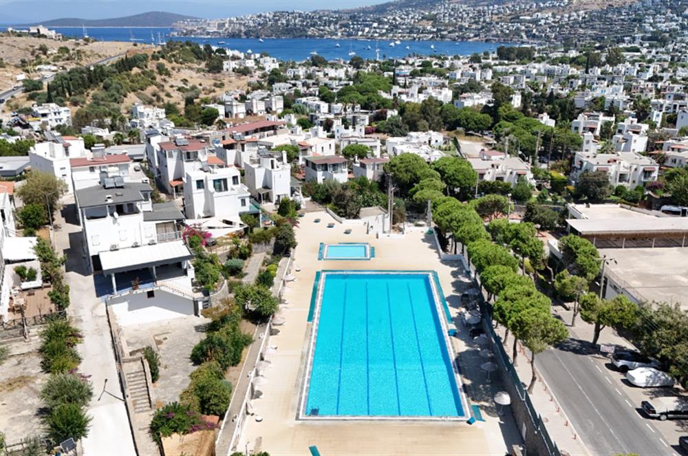Gündoğan Denizatı Sitesi'nde Deniz Manzaralı 3+1 Tripleks Villa