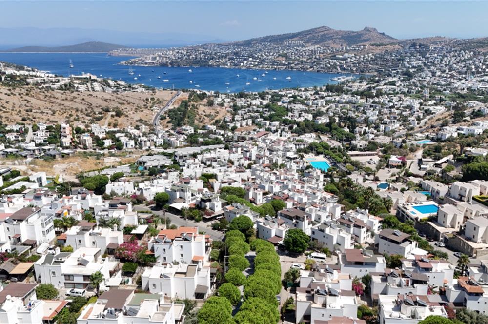 Gündoğan Denizatı Sitesi'nde Deniz Manzaralı 3+1 Tripleks Villa