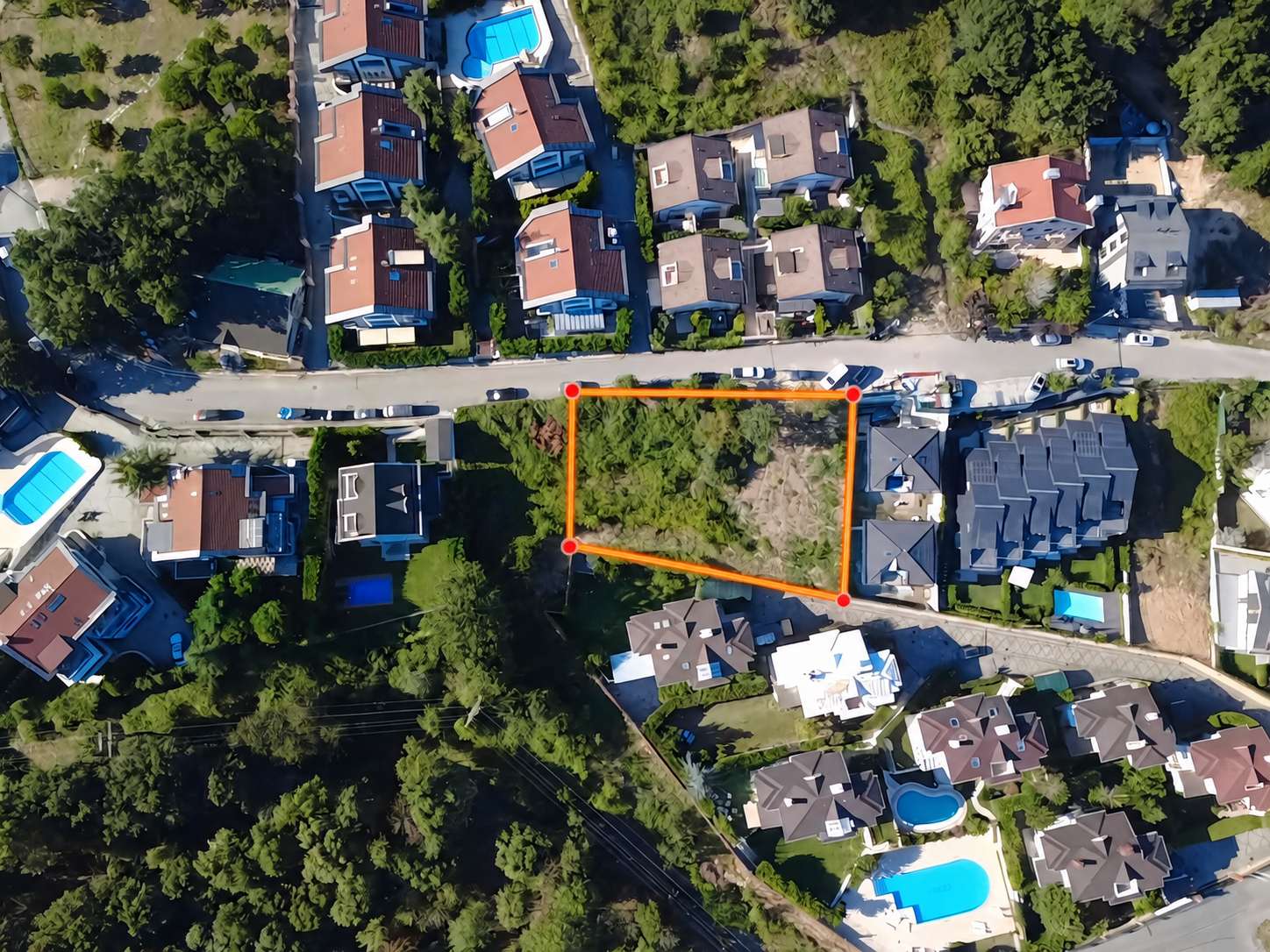 Sarıyer Uskumruköy'de Satılık 1132 m2 İmarlı Arsa