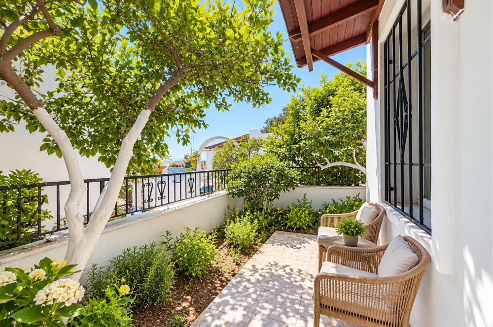 Bodrum Konacık Oasis AVM Arkası Eşyalı, Bahçeli Manzaralı 2+1 Dubleks