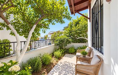 Bodrum Konacık Oasis AVM Arkası Eşyalı, Bahçeli Manzaralı 2+1 Dubleks