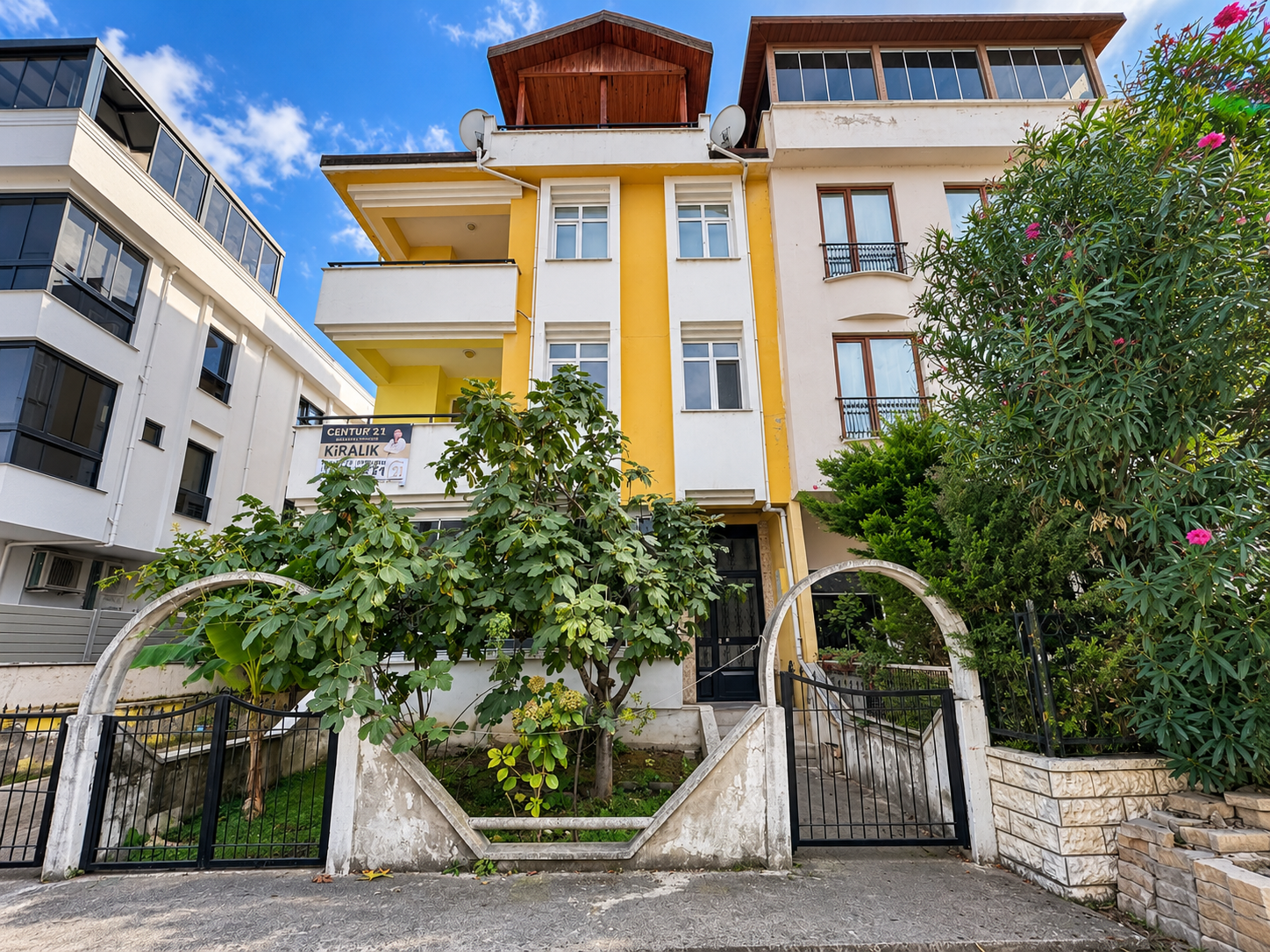 CENTURY 21’DEN AKYAZI’DA 3+1 KİRALIK DAİRE!
