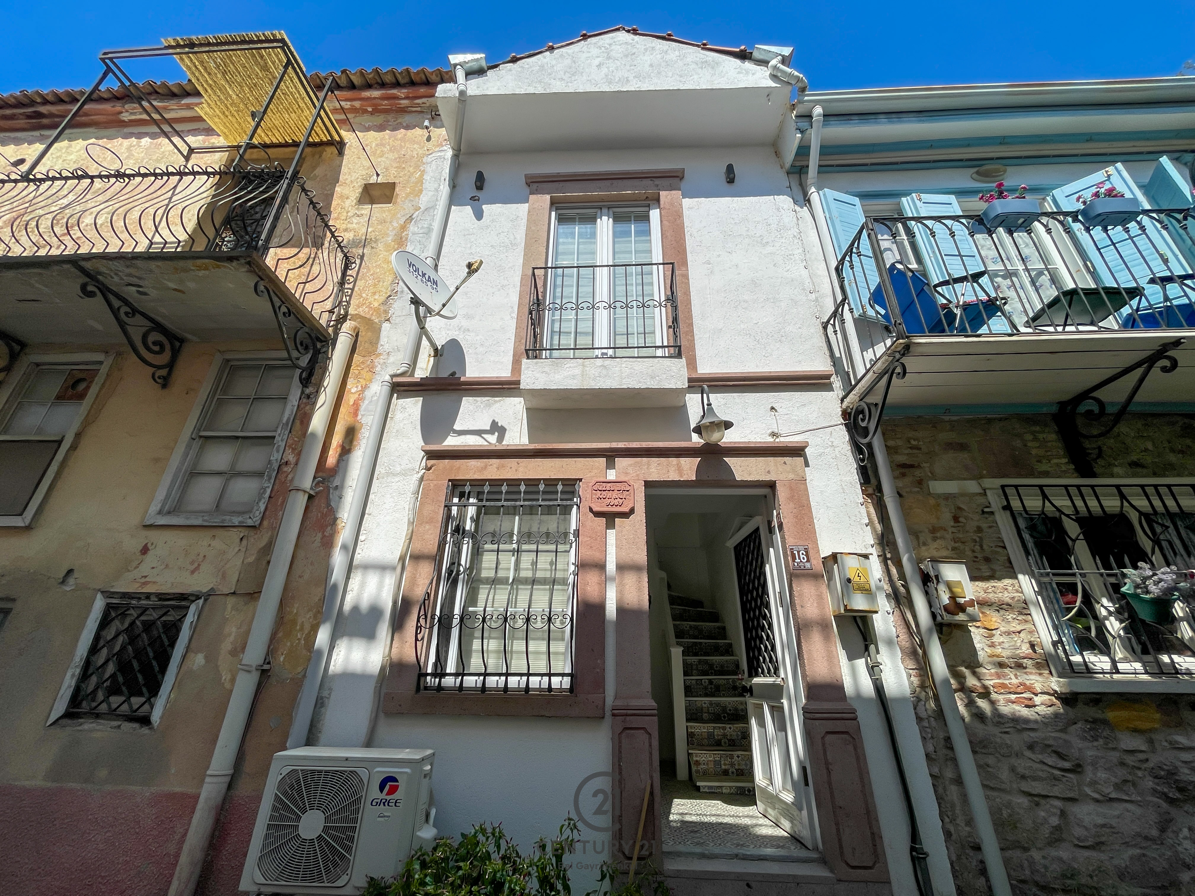 Ayvalık Sakarya Mh. Satılık,Ana Yolda,2+1 Rum Evi