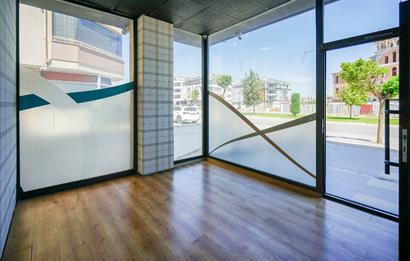 Atatürk Bulvarına 15m Cepheli 250m² Kullanımlı Prestijli Dükkan