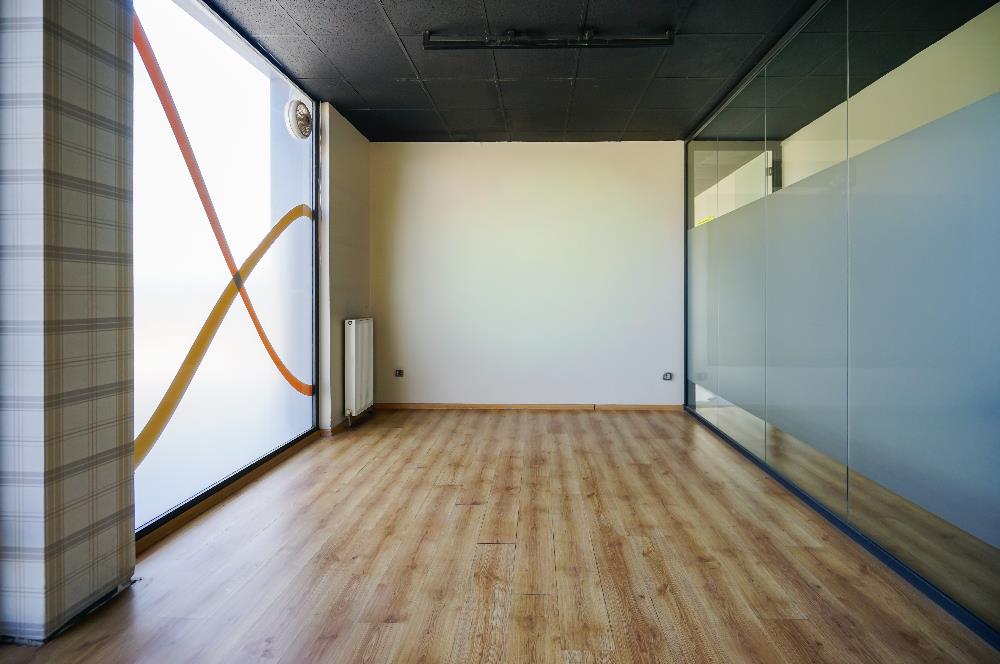 Atatürk Bulvarına 15m Cepheli 250m² Kullanımlı Prestijli Dükkan
