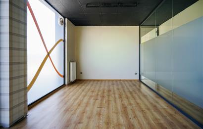 Atatürk Bulvarına 15m Cepheli 250m² Kullanımlı Prestijli Dükkan