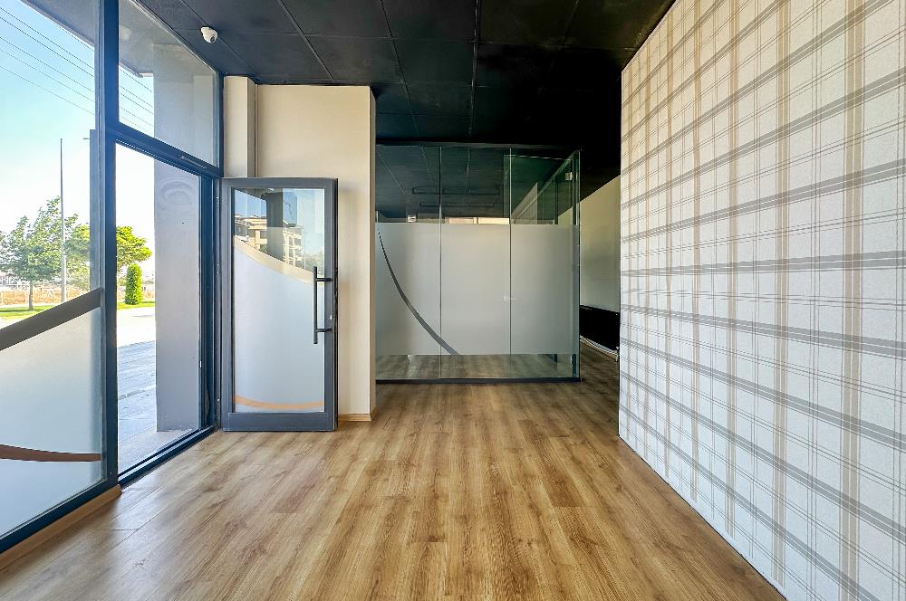 Atatürk Bulvarına 15m Cepheli 250m² Kullanımlı Prestijli Dükkan
