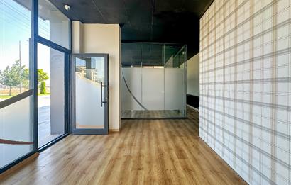 Atatürk Bulvarına 15m Cepheli 250m² Kullanımlı Prestijli Dükkan