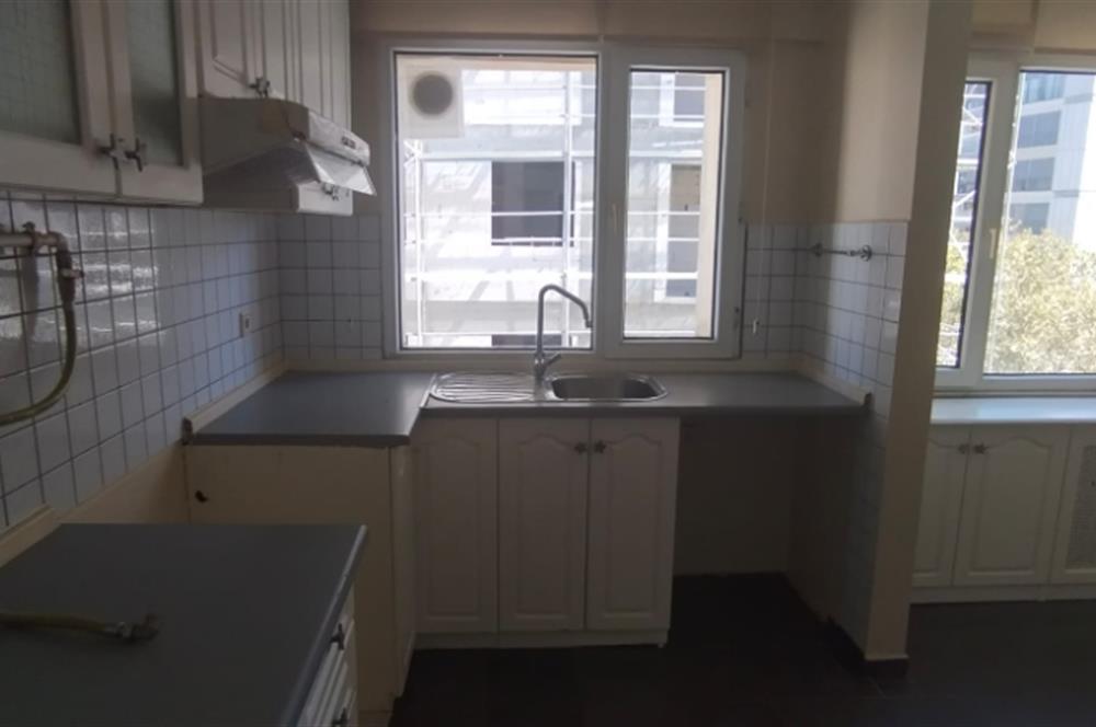 Göztepe Marmaraya 3 dakika, Geniş, Ferah Kiralık 3+1 Daire