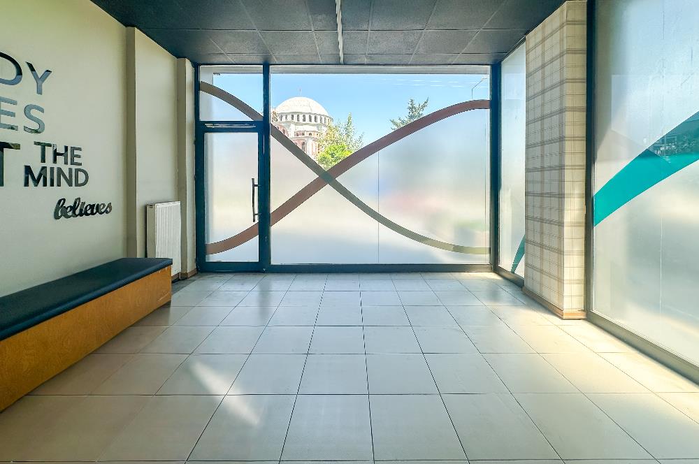 Atatürk Bulvarına 15m Cepheli 250m² Kullanımlı Prestijli Dükkan