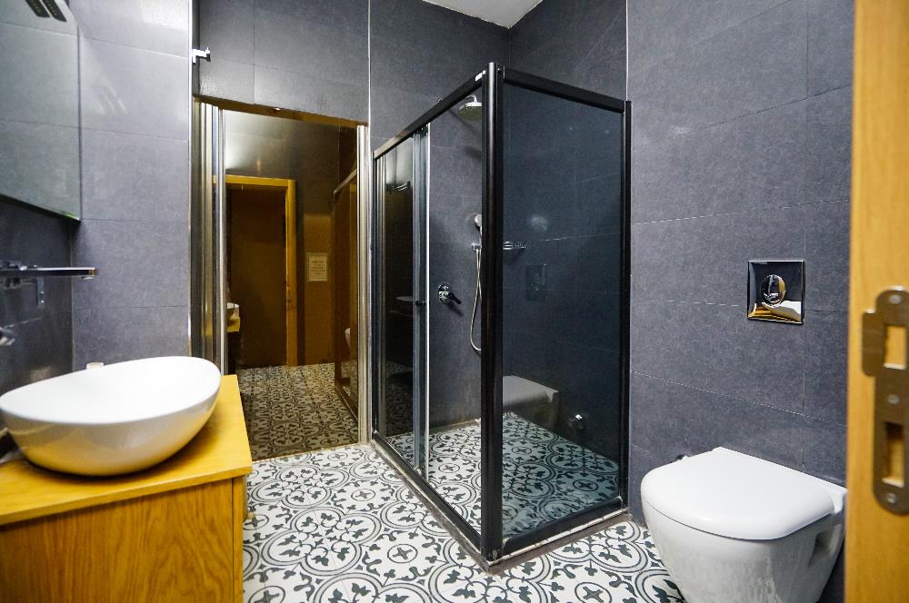 Atatürk Bulvarına 15m Cepheli 250m² Kullanımlı Prestijli Dükkan