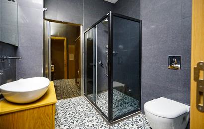 Atatürk Bulvarına 15m Cepheli 250m² Kullanımlı Prestijli Dükkan