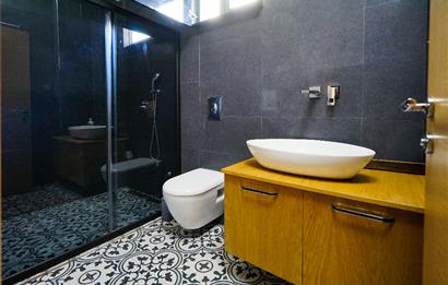 Atatürk Bulvarına 15m Cepheli 250m² Kullanımlı Prestijli Dükkan