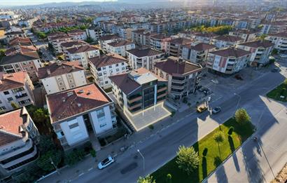 Atatürk Bulvarına 15m Cepheli 250m² Kullanımlı Prestijli Dükkan