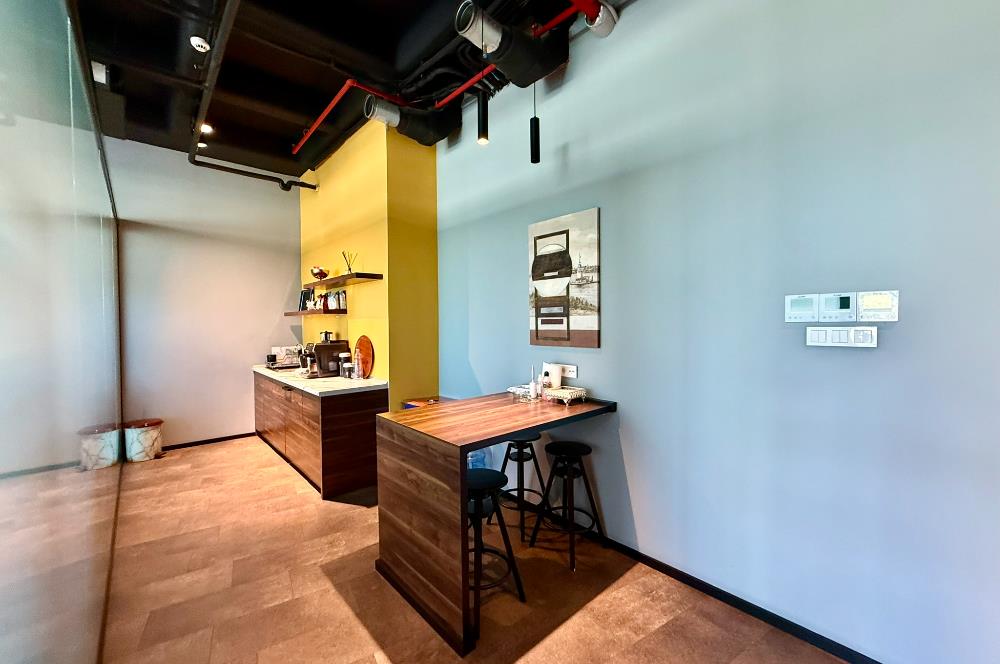 Vadistanbul Bulvar'da 125m² Dekorasyonlu Kiralık Ofis