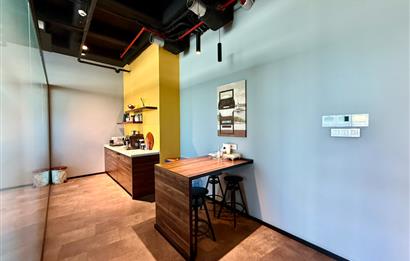 Vadistanbul Bulvar'da 125m² Dekorasyonlu Kiralık Ofis