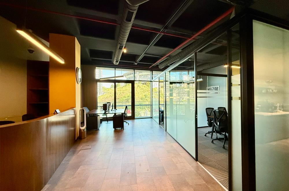 Vadistanbul Bulvar'da 125m² Dekorasyonlu Kiralık Ofis