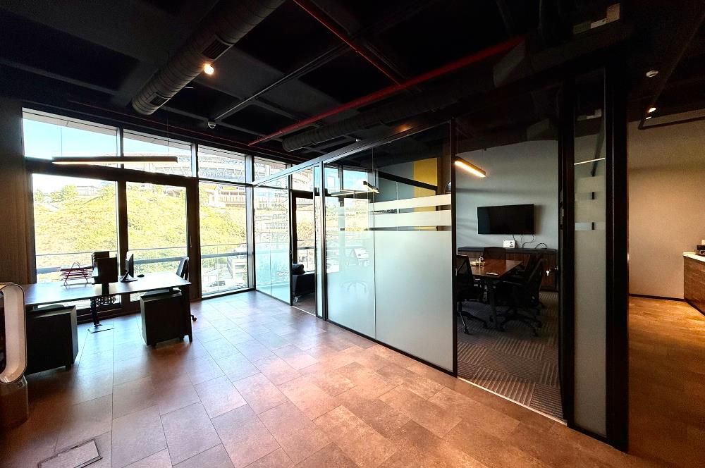 Vadistanbul Bulvar'da 125m² Dekorasyonlu Kiralık Ofis