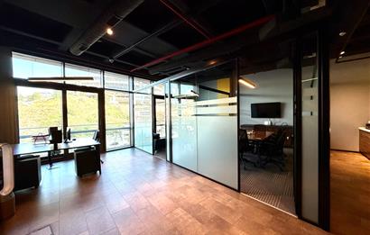 Vadistanbul Bulvar'da 125m² Dekorasyonlu Kiralık Ofis