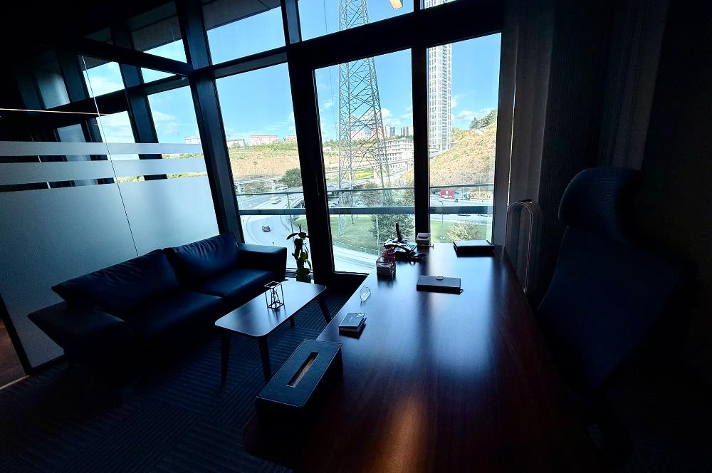 Vadistanbul Bulvar'da 125m² Dekorasyonlu Kiralık Ofis