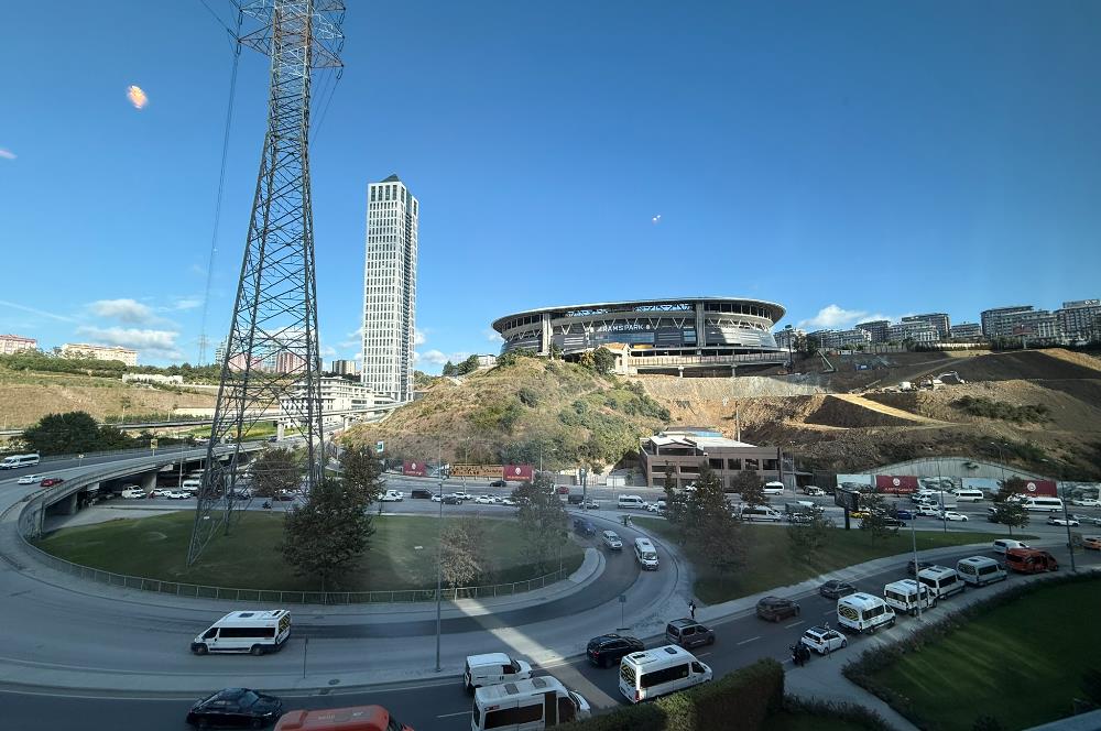Vadistanbul Bulvar'da 125m² Dekorasyonlu Kiralık Ofis