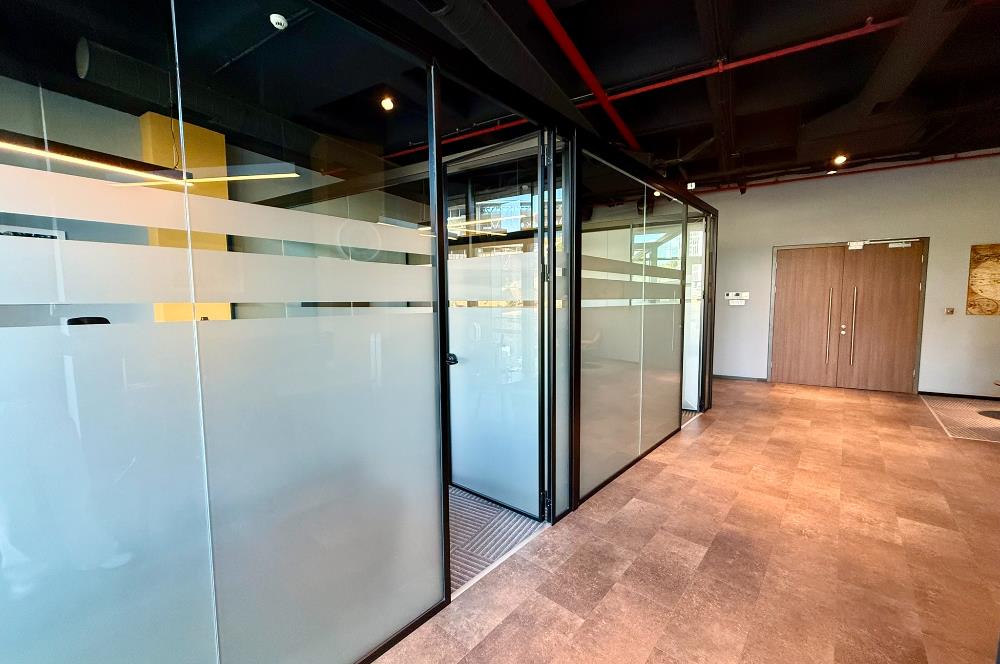Vadistanbul Bulvar'da 125m² Dekorasyonlu Kiralık Ofis