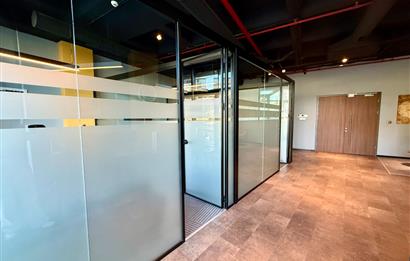 Vadistanbul Bulvar'da 125m² Dekorasyonlu Kiralık Ofis