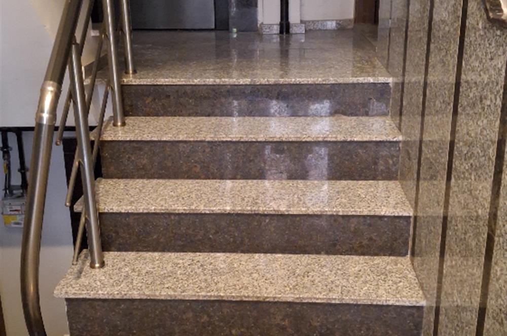 ALTINTEPE DE KİRALIK YÜKSEK GİRİŞ DAİRE 
