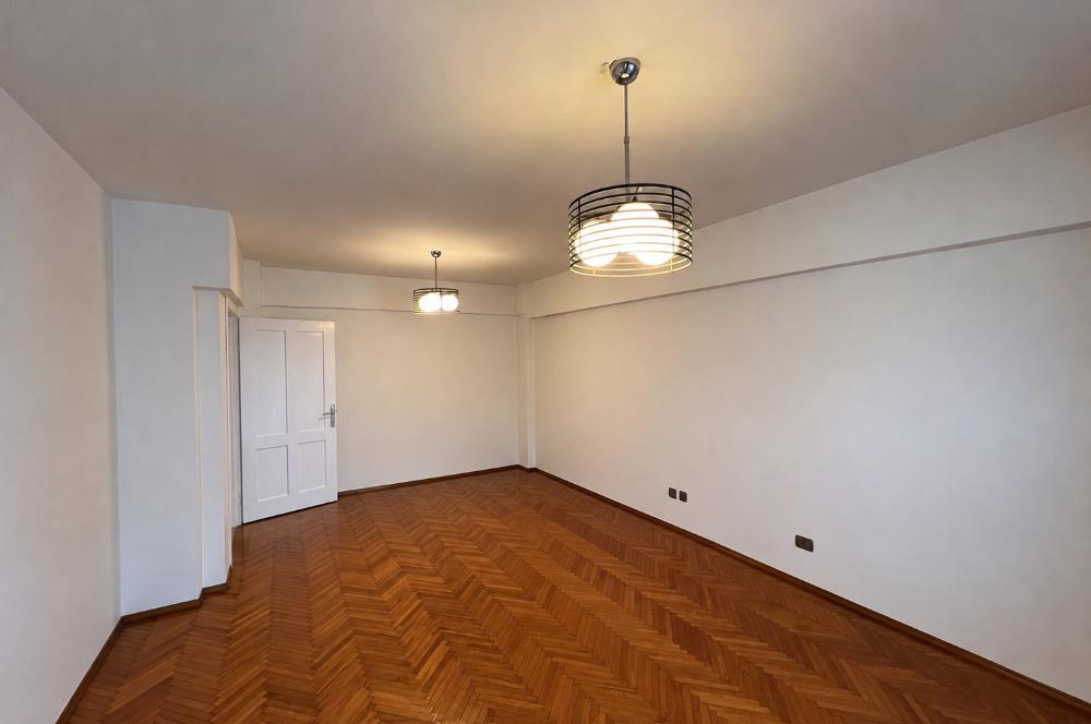 Üsküdar Barbaros'ta Merkezi Konumda Kiralık 2+1 Daire