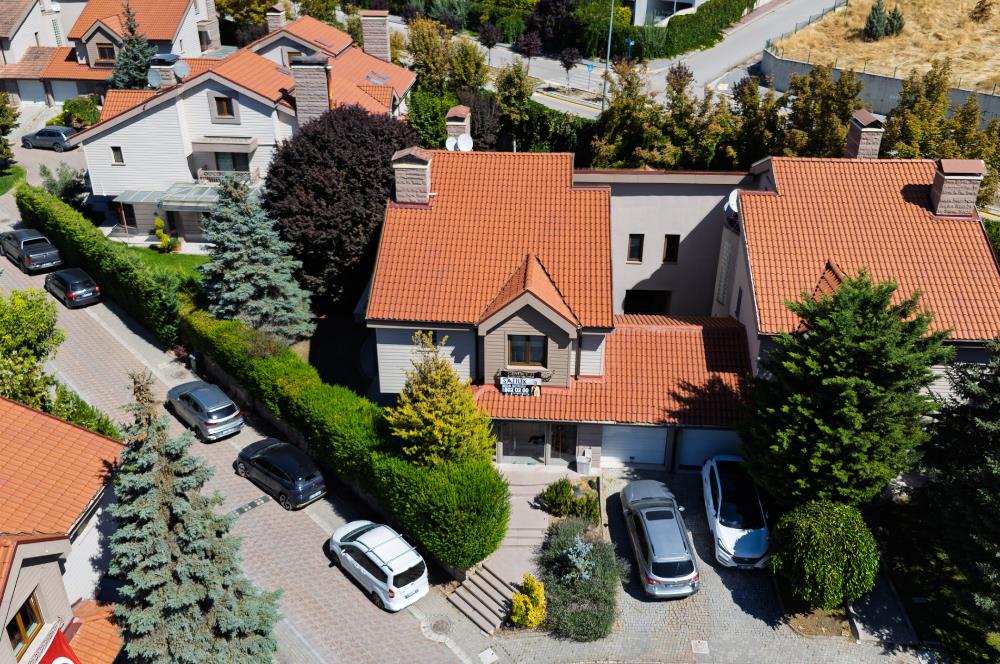 ALACAATLI BİLİM AĞACI EVLERİ'NDE KÖŞE KONUMLU, ÖNÜ AÇIK VİLLA