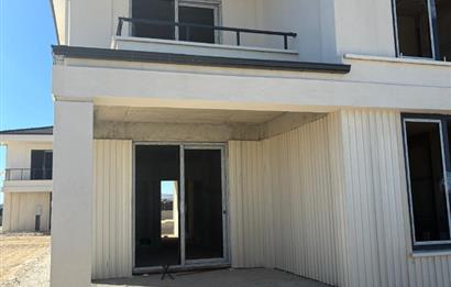 CENTURY21 PLUS'DAN AZELYA VİLLALARINDA SATILIK KÖŞE KONUMLU