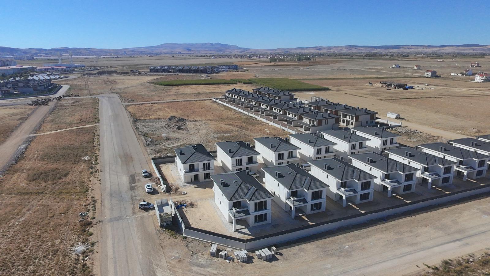 CENTURY21 PLUS'DAN AZELYA VİLLALARINDA SATILIK KÖŞE KONUMLU