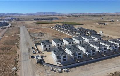 CENTURY21 PLUS'DAN AZELYA VİLLALARINDA SATILIK KÖŞE KONUMLU