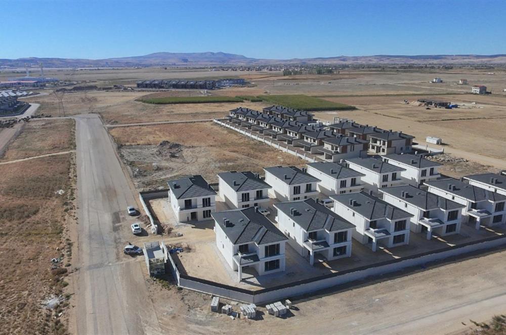 CENTURY21 PLUS'DAN AZELYA VİLLALARINDA SATILIK KÖŞE KONUMLU