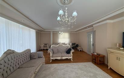 Karaburun'da Satılık 5+2 Bahçeli Müstakil Ev