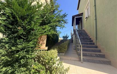 Karaburun'da Satılık 5+2 Bahçeli Müstakil Ev