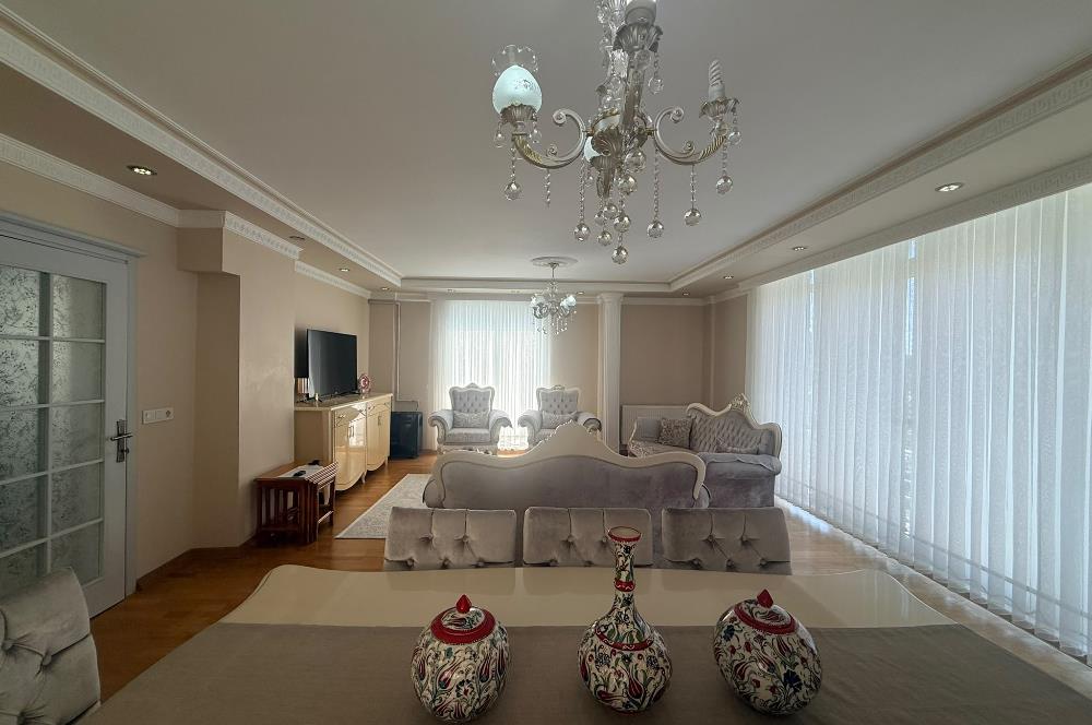 Karaburun'da Satılık 5+2 Bahçeli Müstakil Ev