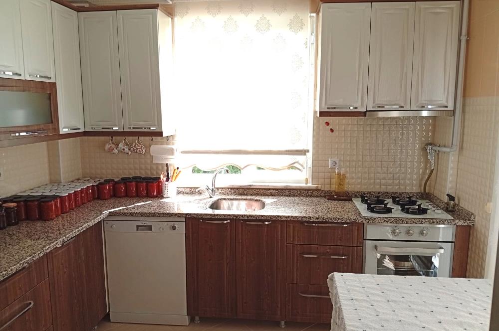 Karaburun'da Satılık 5+2 Bahçeli Müstakil Ev