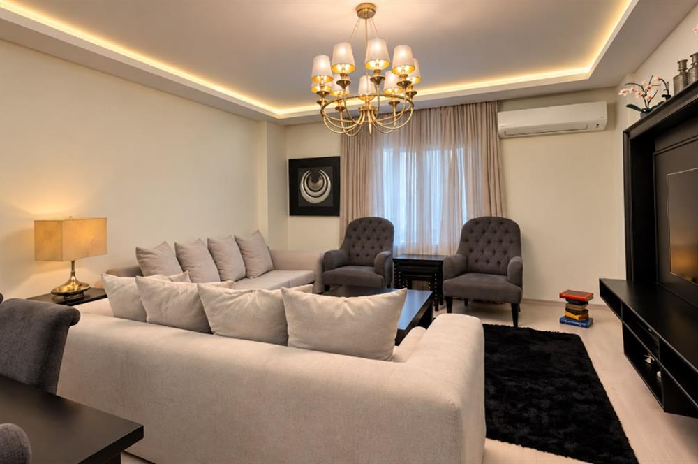 Bahçeköy Merkez'de Dekorasyonlu Satılık 2+1 Daire 