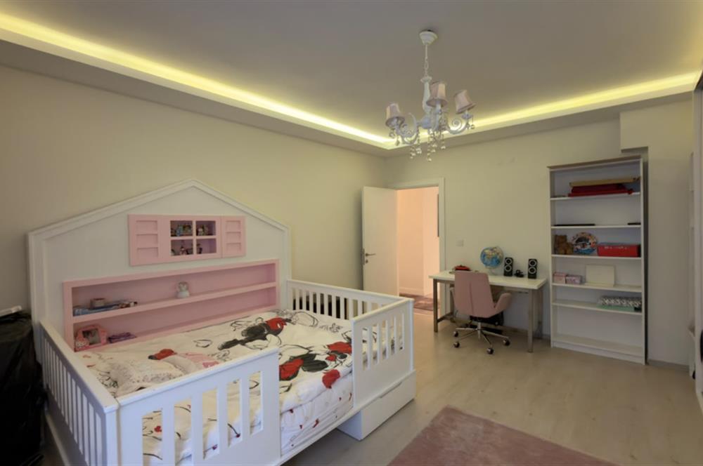Bahçeköy Merkez'de Dekorasyonlu Satılık 2+1 Daire 